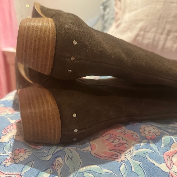 We the free size 38 mid calf brown suede boots. Never worn. - Picture 7 of 7